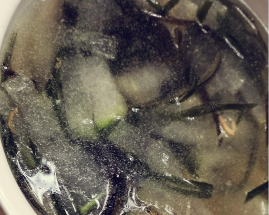 Finish with sesame oil and serve the calcium bowl