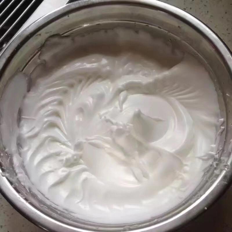When lifting the whisk, the whites pull a sho