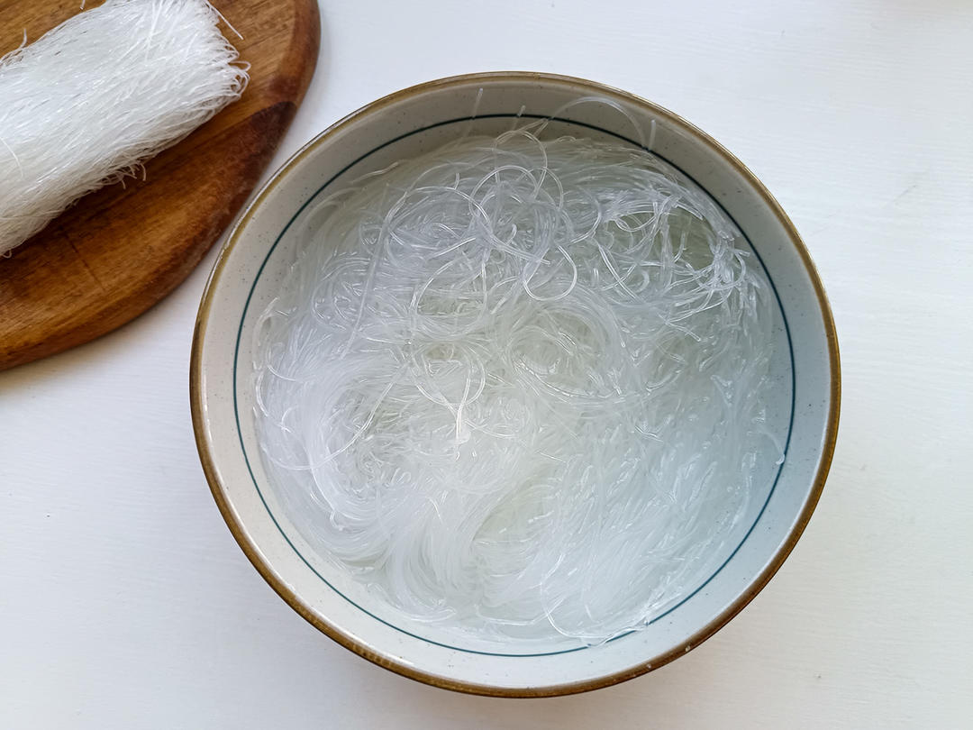 Soak the dry vermicelli in water ahead of tim