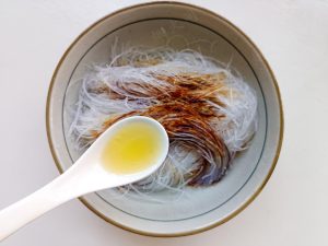 Toss the vermicelli and shrimp in the sauce