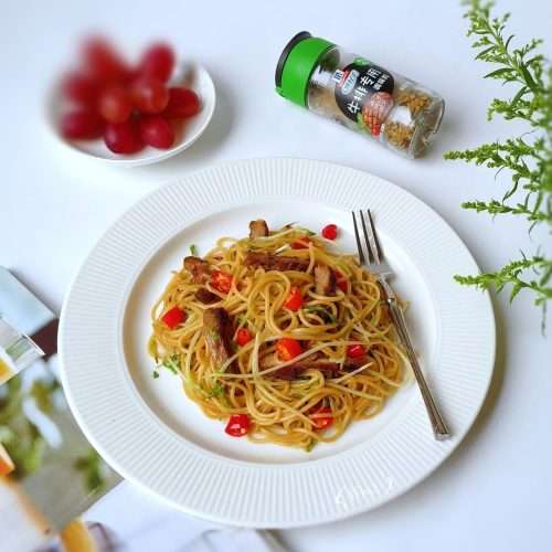 Sichuan steak stir-fried pasta with seared steak strips and pea shoots