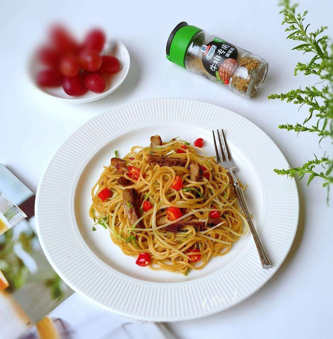 Sichuan steak stir-fried pasta with seared steak strips and pea shoots