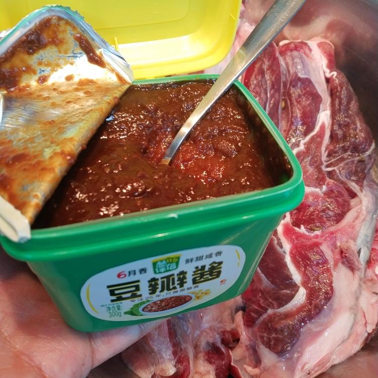 Coat the beef thinly with yellow soybean paste