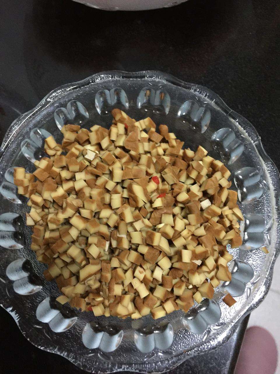 Dice the five-spice dried tofu into cubes the same size as the pork