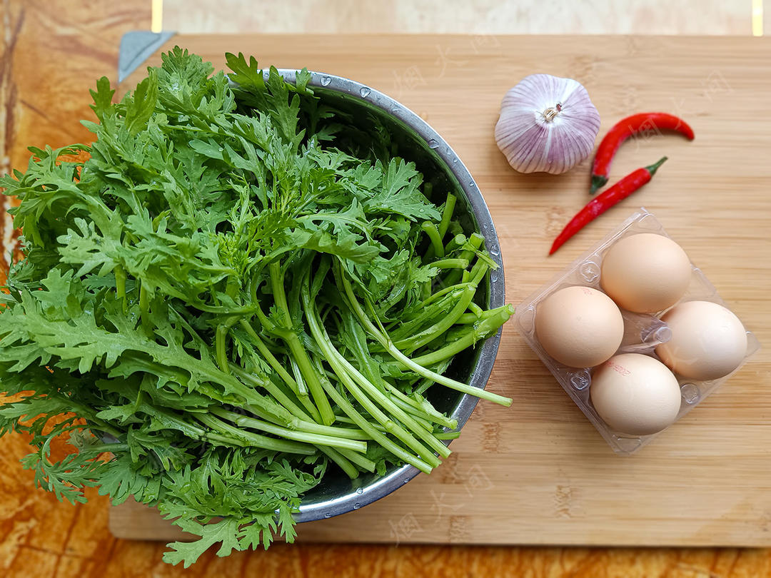 Preparing ingredients for Chrysanthemum Greens Salad