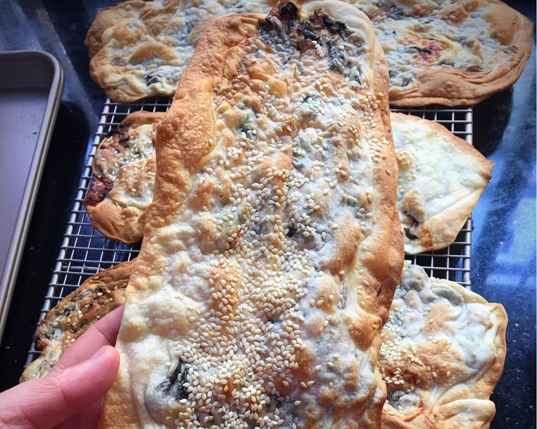 Freshly baked guokui straight out of the oven