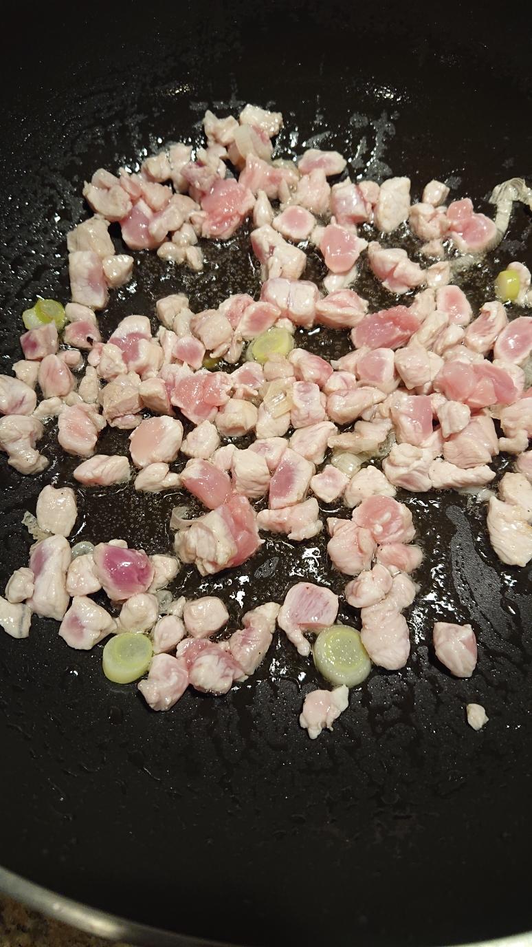 Browning diced pork with scallions in star anise oil