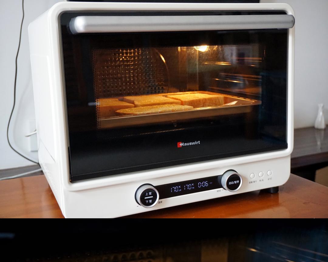 Scoring crosshatch pattern on bread