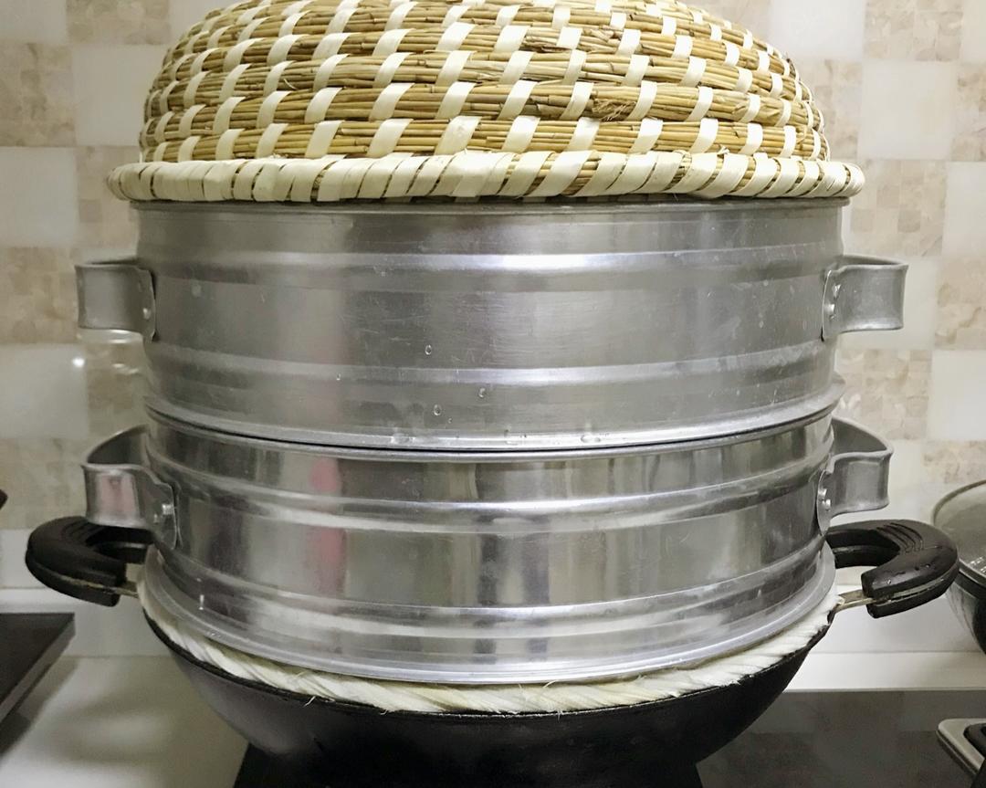 Steam: Place buns in the steamer over a