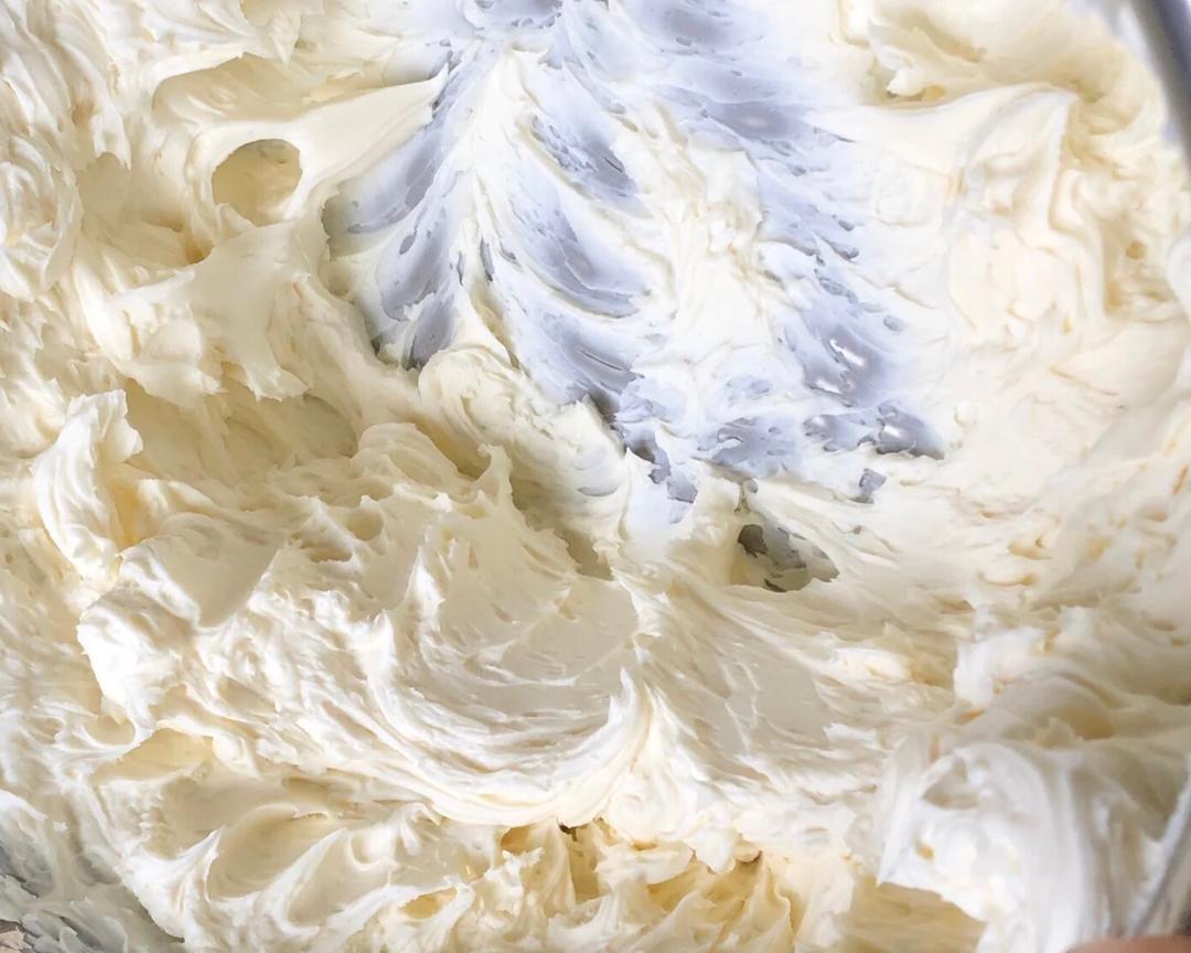 Cream Cheese & Sugar: In a mixing bowl