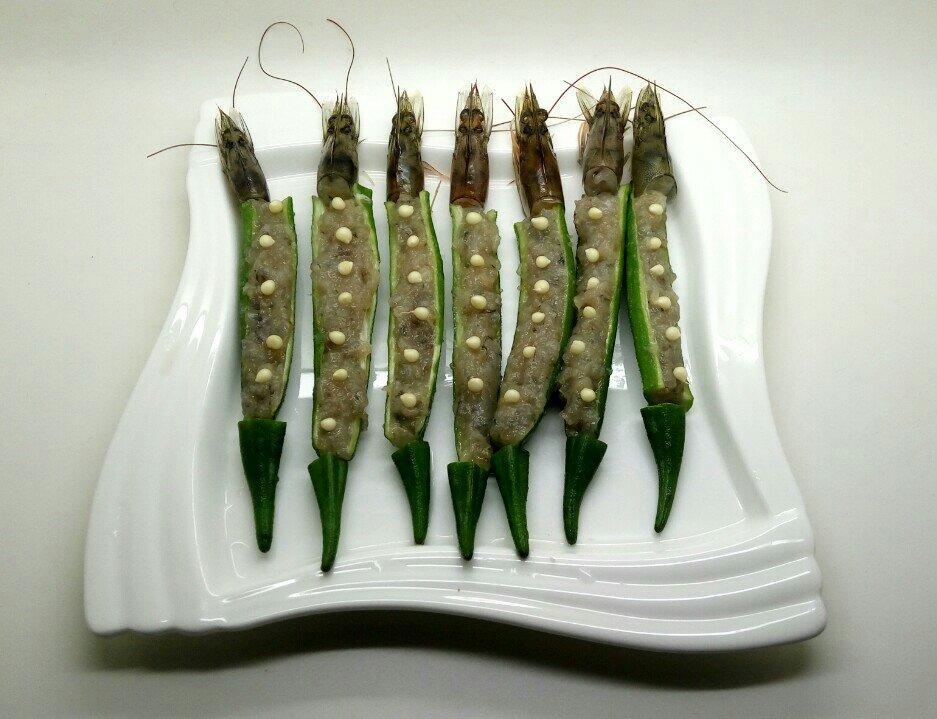 Steaming the stuffed okra