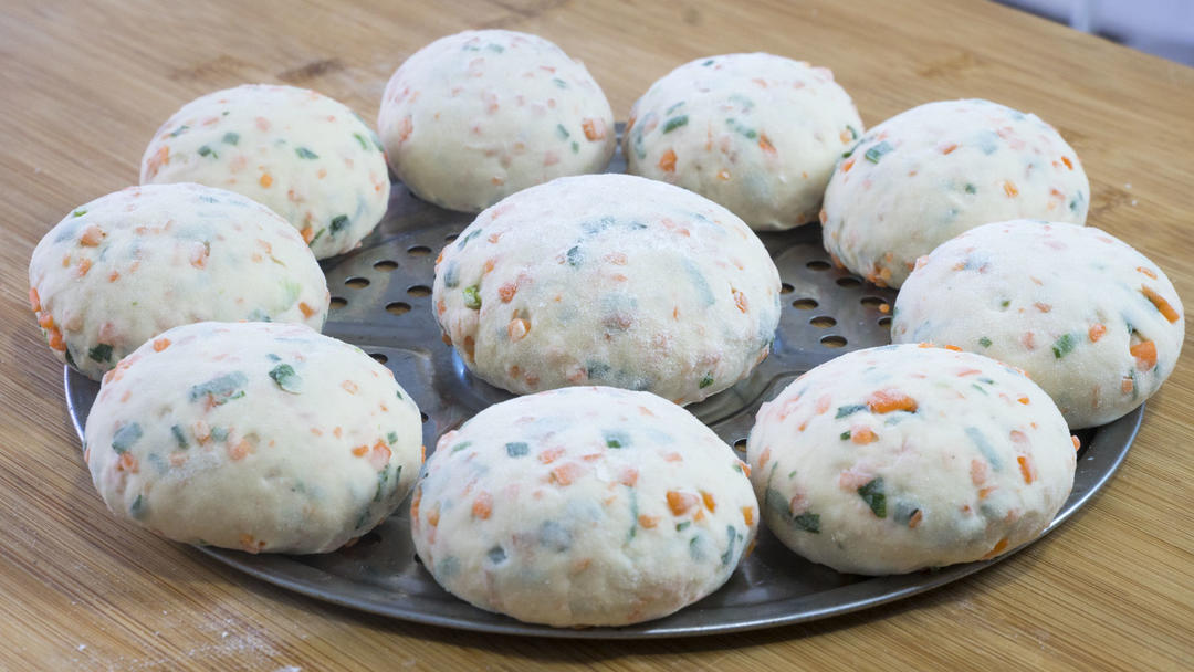 Dividing the dough into portions