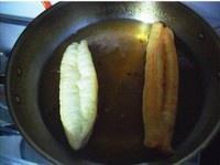 Frying youtiao until golden brown