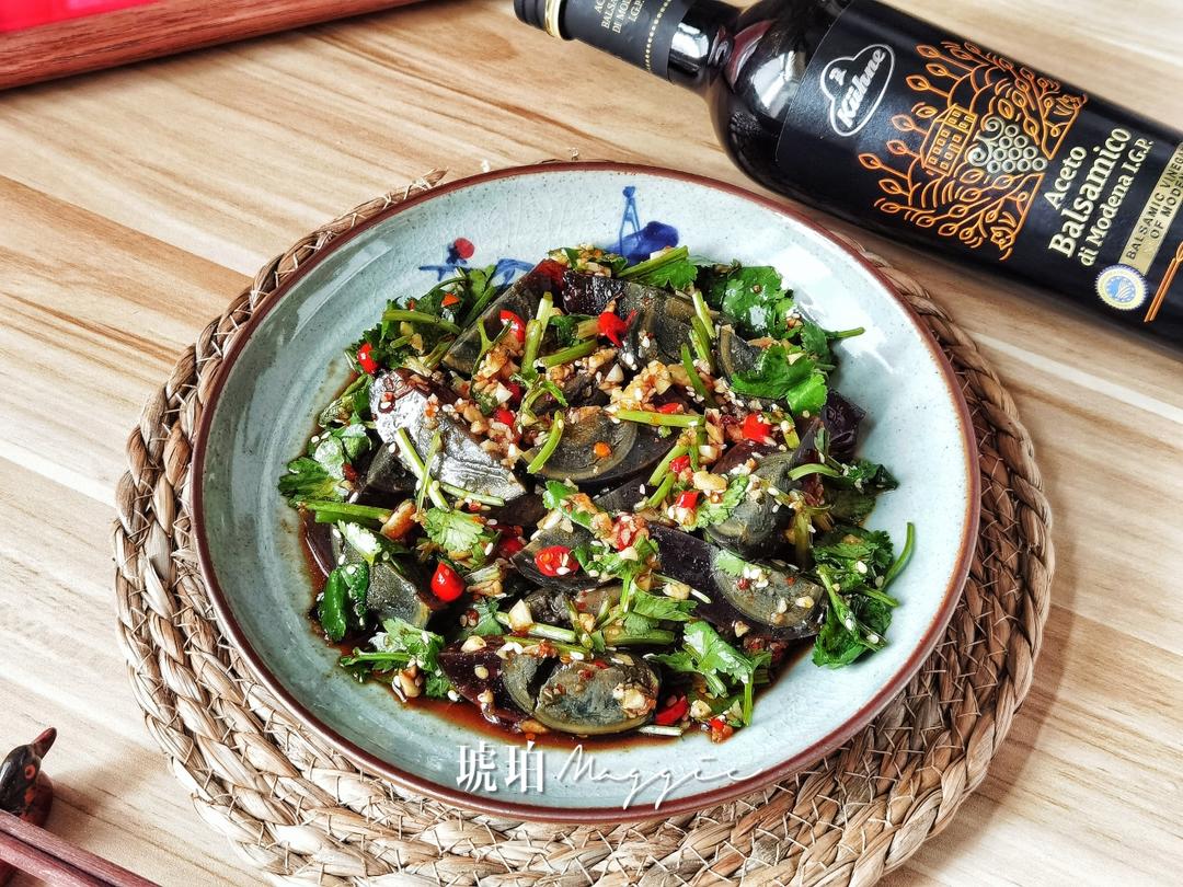 Century egg salad with cilantro and spicy dressing