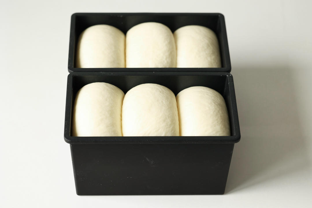 Ferment sealed at 30-32°C until the pan is 90