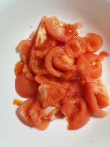 Cut each peeled tomato into small dice, about 1 to 2 cm (½ to ¾ inch). Small pieces are the point: the smaller you cut, the faster they collapse into the broth, releasing their juice, pulp and natural sweetness into the water.