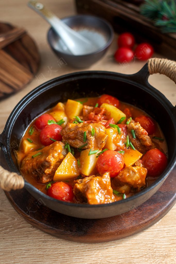 Tomato Potato Braised Ribs (Fan Qie Tu Dou Dun Pai Gu)