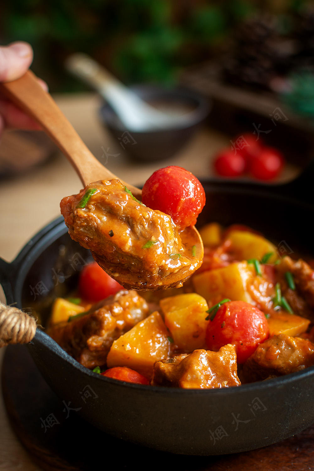 The finished tomato potato braised ribs in a rich red broth