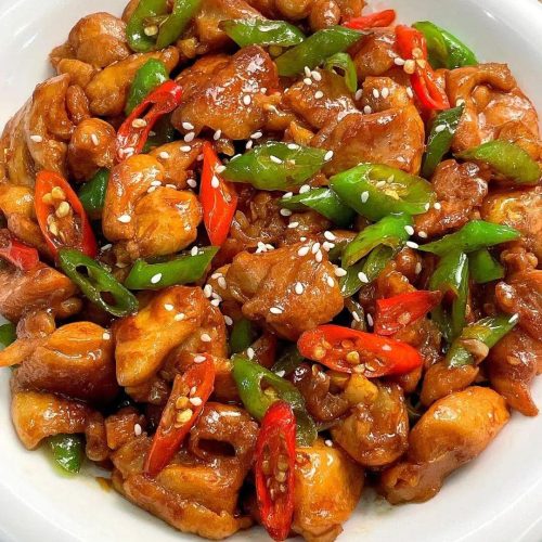 Velveted chicken thigh stir-fried with green and red pepper slices