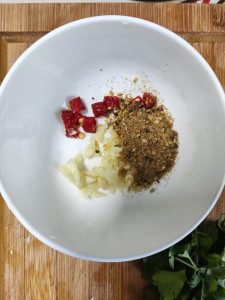 Make the sauce base: in a small bowl combine the minced garlic, chili rings, and 1 tablespoon of barbecue seasoning.