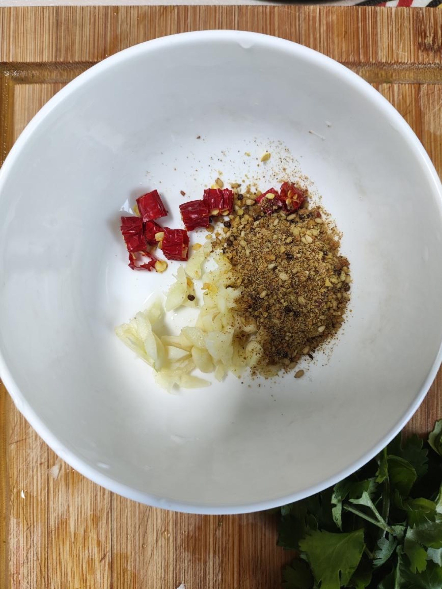 Make the sauce base: in a small bowl combine the minced garlic, chili rings, and 1 tablespoon of barbecue seasoning.