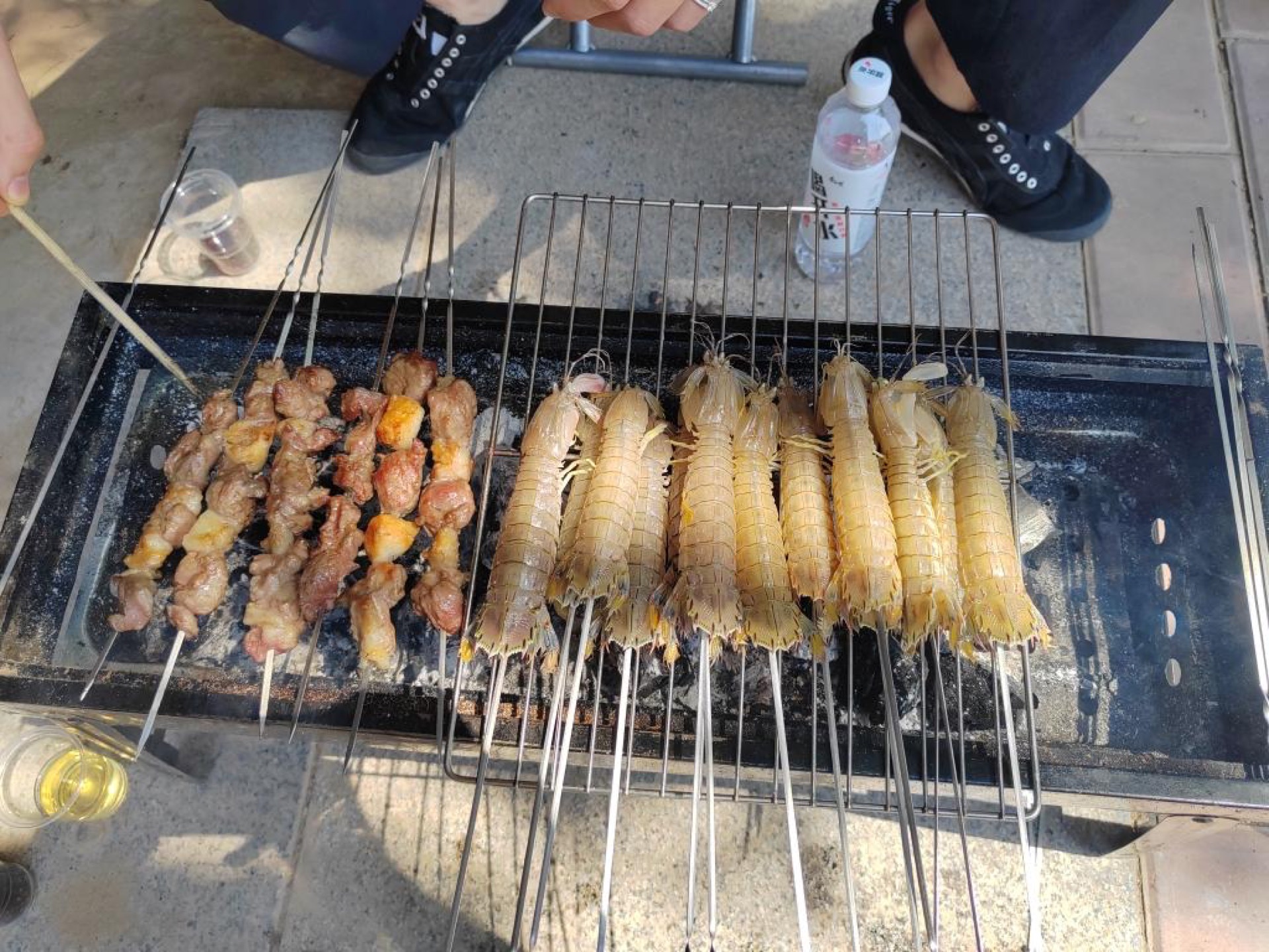 Fresh mantis shrimp grilling without seasoning