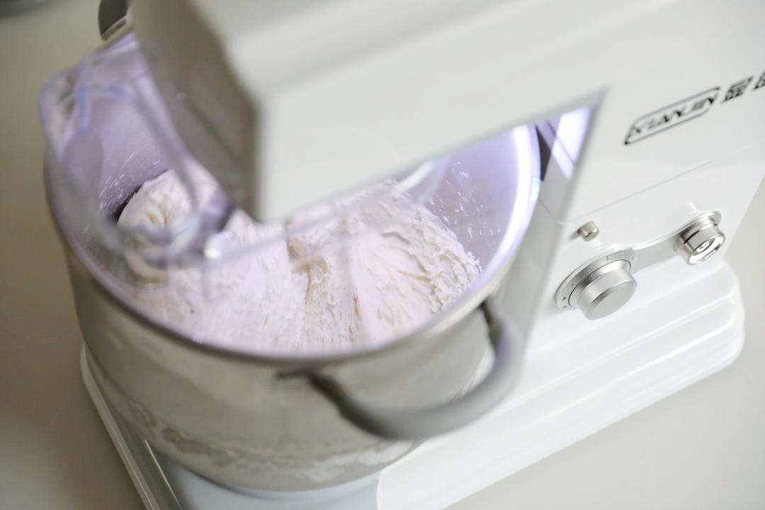 Mixing the dough on low speed until no dry flour remains then increasing speed