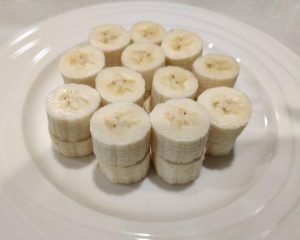 Cutting bananas into even segments for the cake filling