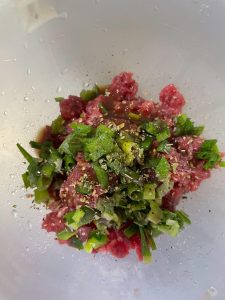Mix the ground beef with soy sauce, sea salt, black pepper, black pepper sauce, and diced onion, then stir until evenly combined and let it marinate.