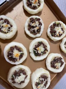 Sprinkle grated mozzarella over the top and bake at 200°C (390°F) for 5 minutes until the cheese fully melts into the beef.