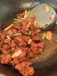 Beef slices turning color after one minute in the wok