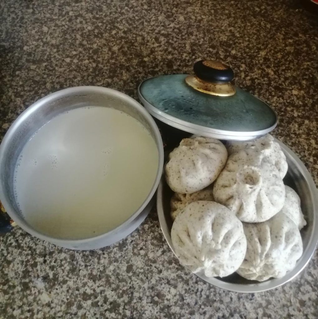 Black Bean Dregs Steamed Buns (黑豆渣包子): Fluffy Buns with Nutty