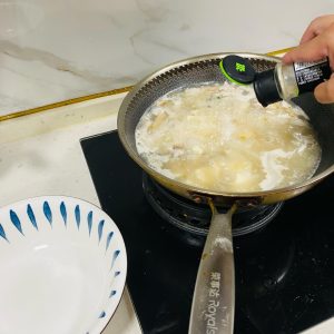 Stir in 1 tablespoon of sugar, 1 teaspoon of MSG, a scant half spoon of light soy sauce and salt to taste, then sprinkle in a little more white pepper just before serving.