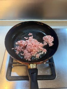 Heat oil in a wok and add the minced pork, breaking it apart as it cooks.