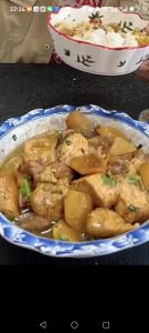 Transfer everything to a large bowl, and the potato-braised tofu is ready.