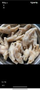 After 15 minutes of simmering, turn off the heat and let the feet sit for 5 more minutes, then scoop them out, rinse under clean water, and chill in ice water for 1 hour, or in pla