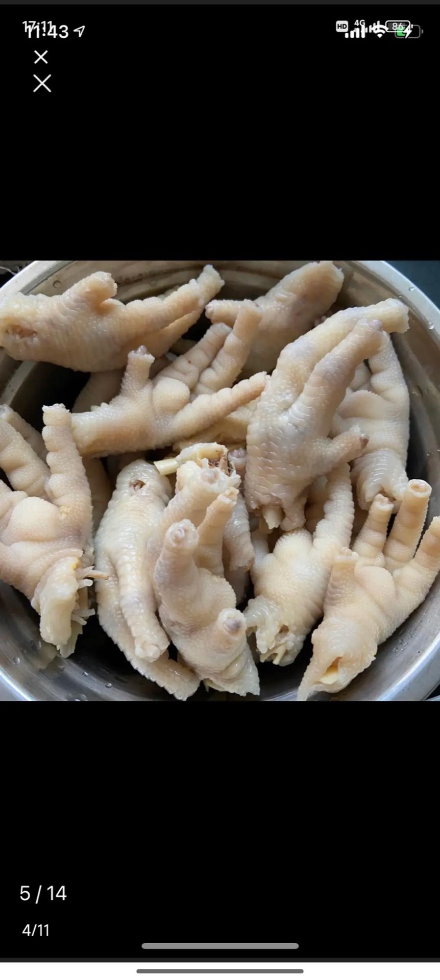 After 15 minutes of simmering, turn off the heat and let the feet sit for 5 more minutes, then scoop them out, rinse under clean water, and chill in ice water for 1 hour, or in pla