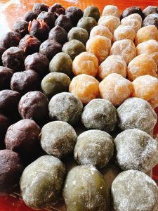Filling and dough portions weighed for 50 g mooncakes