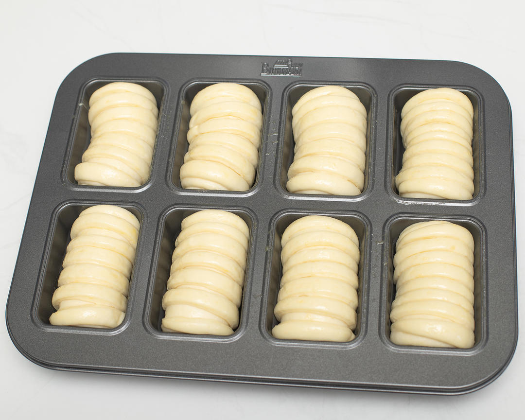 Flip and roll out to a 6 cm x 20 cm rectangle