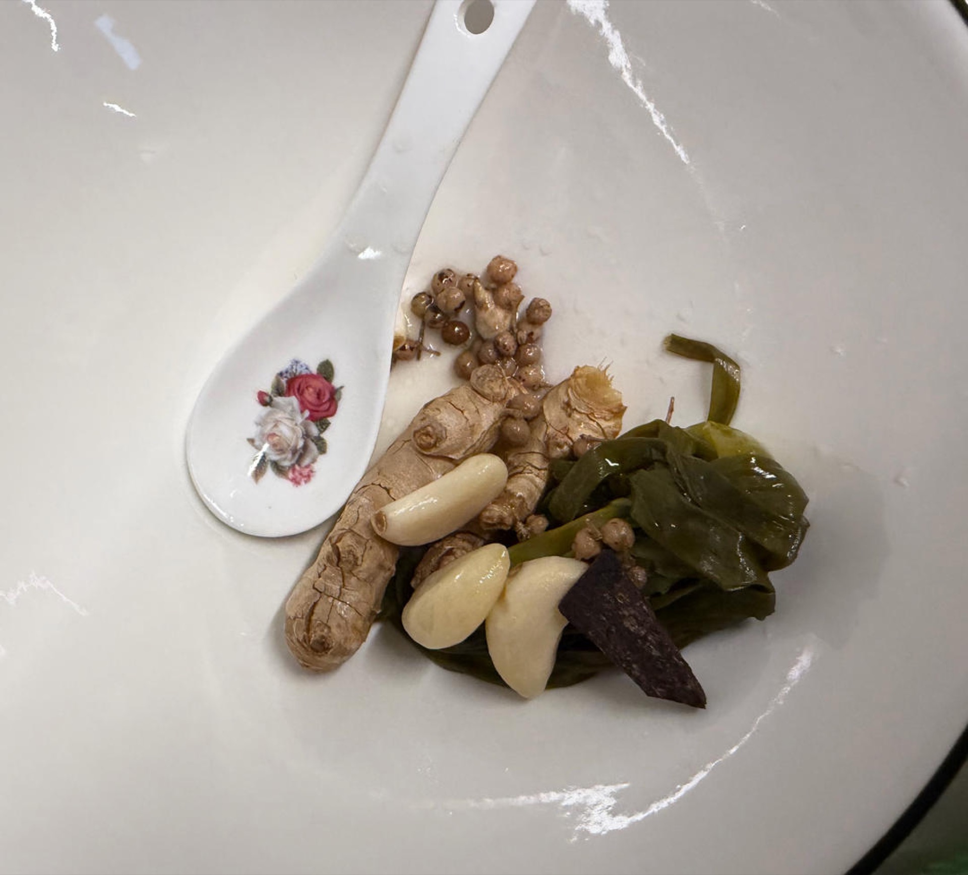 At this point remove the scallion, ginger, garlic, Sichuan peppercorns and cinnamon bark from the soup, leaving only the lamb to keep simmering for another half hour.