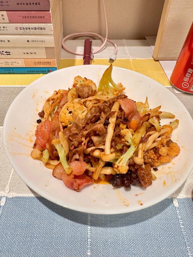 Dry Pot Bacon and Mushroom Stir-Fry (炒干锅快手菜): Savory Dry Pot with