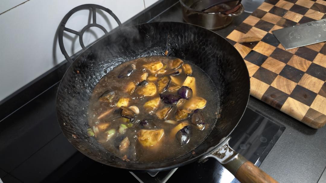 Add hot water to cover, stir in oyster sauce,