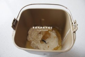 Kneading the water oil crust dough in a bread machine