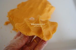 Mixing the crushed salted egg yolks into the white bean paste