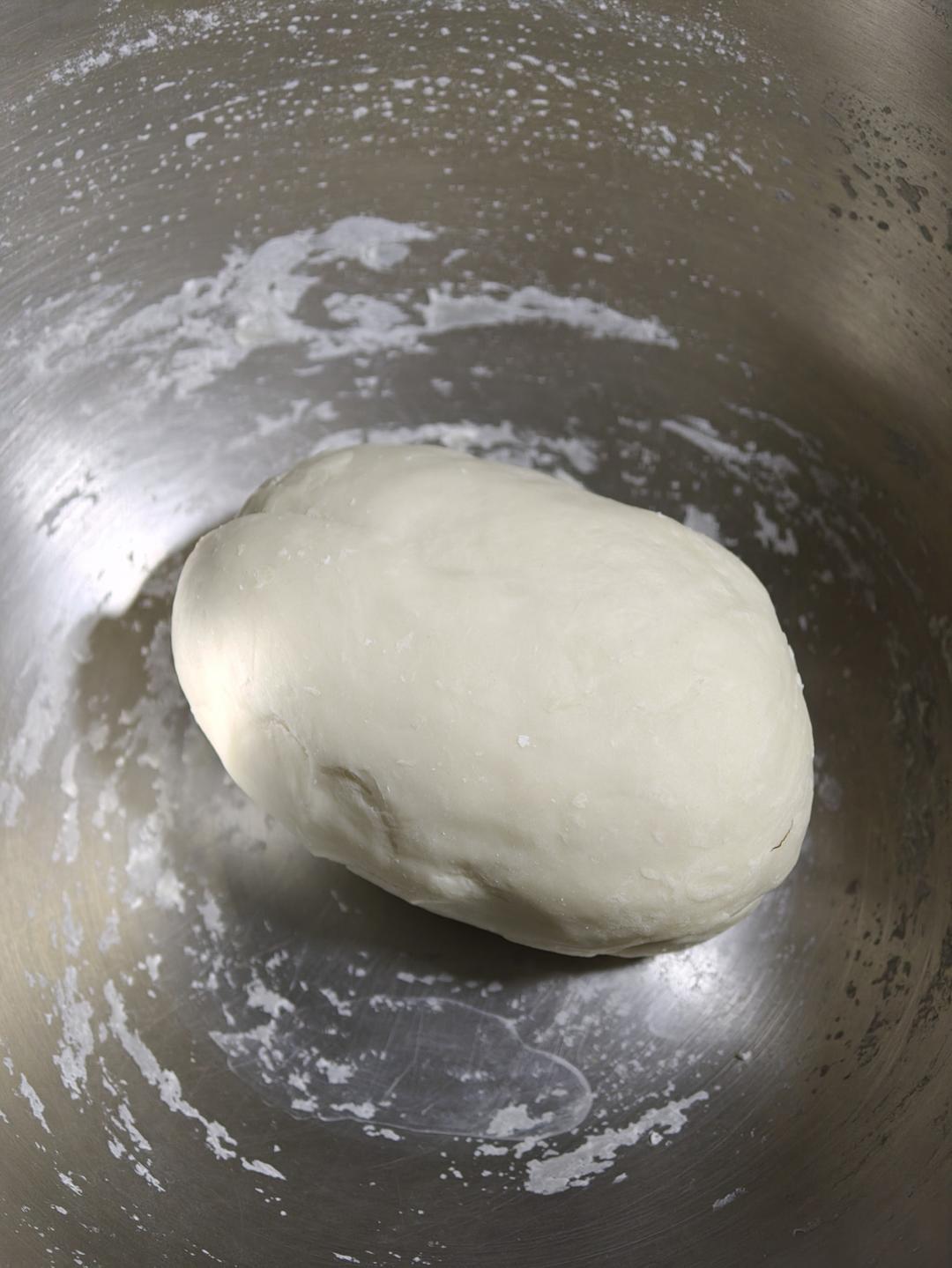 Kneading the dough a second time and resting it