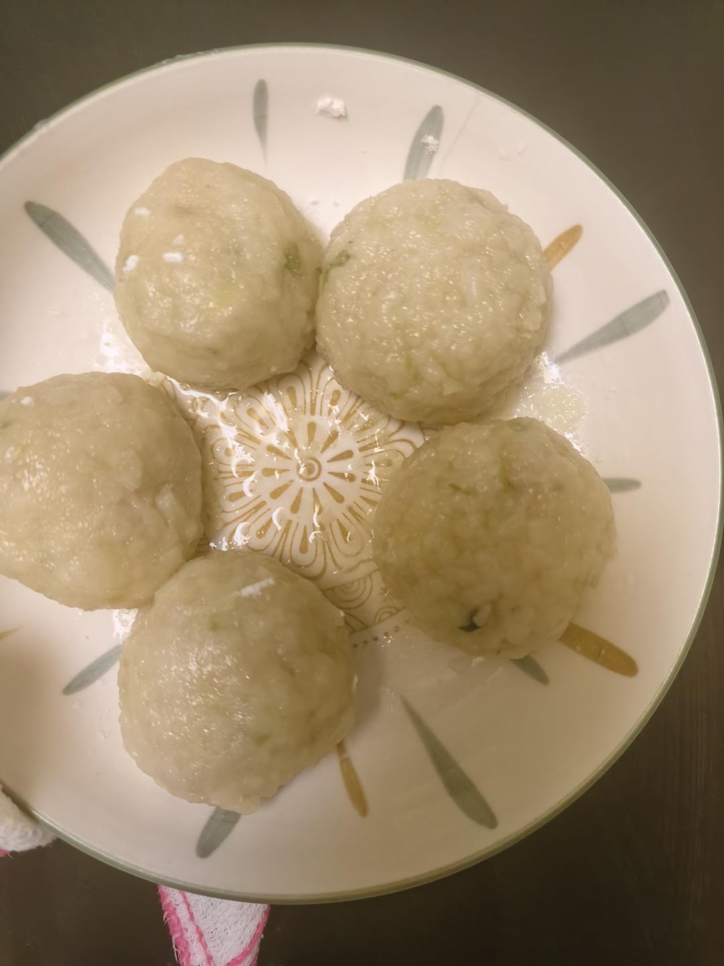 Once the water is boiling, steam the meatballs for 12 minutes, then serve hot and dig in.