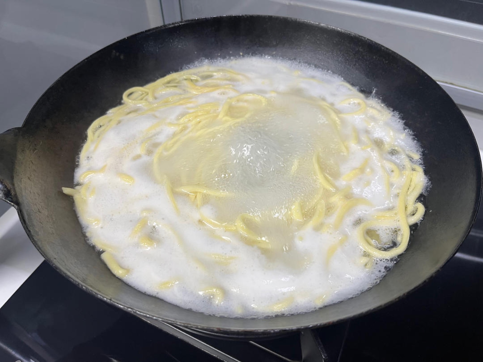 Fresh noodles need only 4 minutes — they stay completely unbroken as they cook and have a very smooth surface; noodles made with this pasta flour resist breaking and have a wonderf