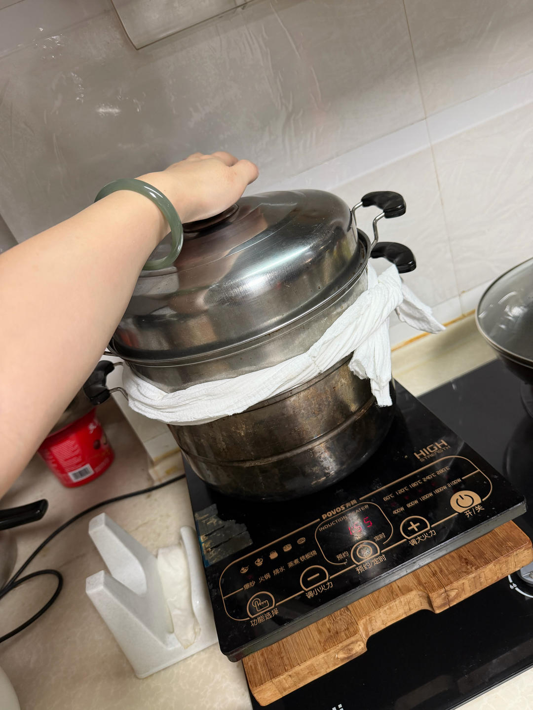 Jars with lids set loosely steaming in the pot