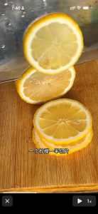 Cut the lemon in half, juice one half into a bowl and reserve the other half for slicing.