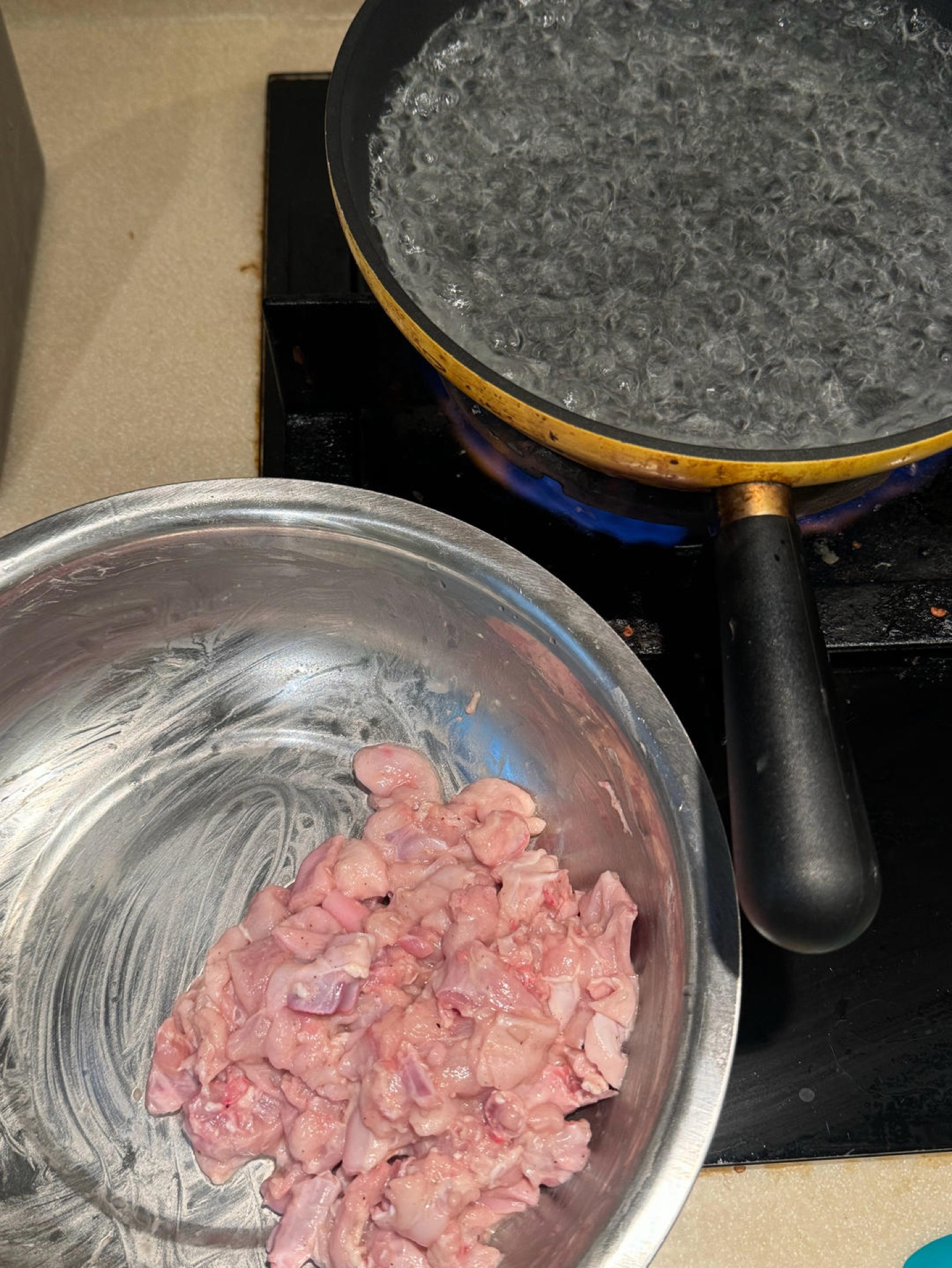 Rabbit pieces marinating in starch and oil